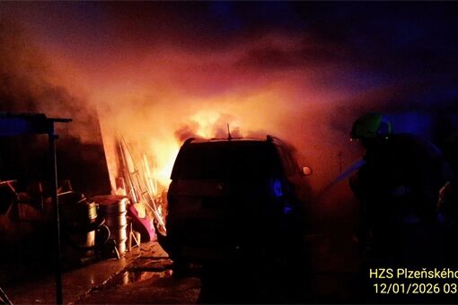 požár přístřešku Valcha_0126_HZSPK