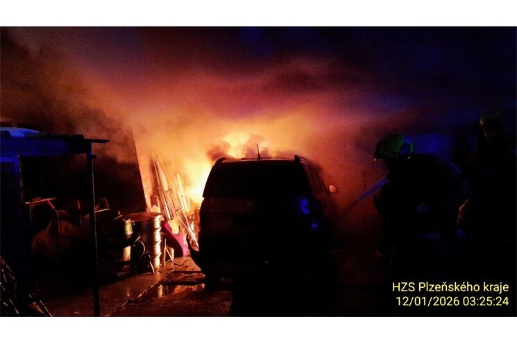 požár přístřešku Valcha_0126_HZSPK