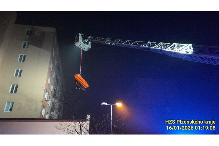 záchranná akce ze střechy Třemošná_0126_HZSPK (3)