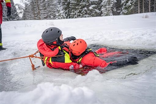 Záchrana osob z vody foto PČR (2)
