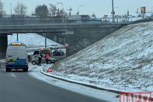 nehoda Plzeň Rondel sníh_0226_QAP (1) nehoda Plzeň Rondel sníh_0226_QAP (1)