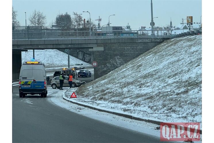 nehoda Plzeň Rondel sníh_0226_QAP (1)