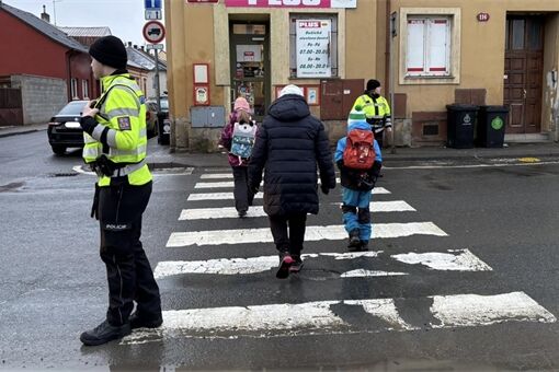 bezpečnostní akce chodci Plzeň_0226_PČR (1) bezpečnostní akce chodci Plzeň_0226_PČR (1)