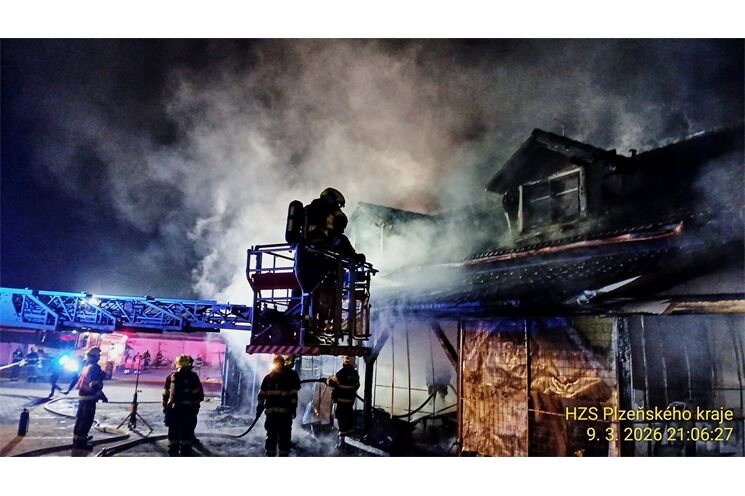 Požár dřevěného přístřešku_Horní Folmava_0326_HZSPK (1)