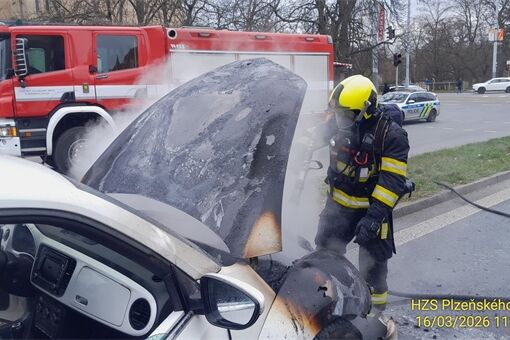 požár auta Klatovská_0326_HZSPK (2)