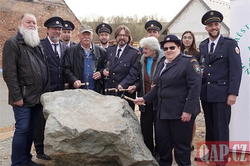 poklepání kámen hasičárna Hradiště_0326_QAP (20) poklepání kámen hasičárna Hradiště_0326_QAP (20)