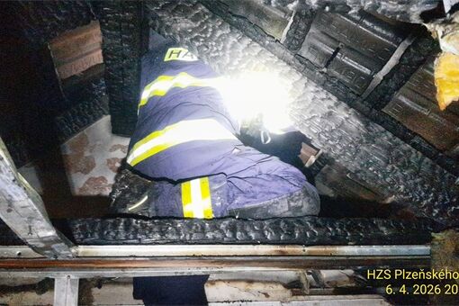 požár dům Horní Bříza_0426_HZSPK (2)