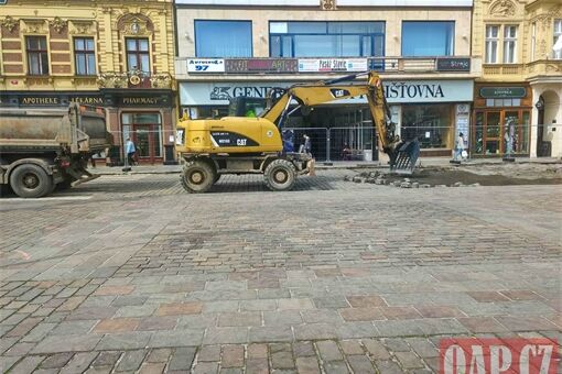 bagry náměstí Republiky_0426_Milan Svoboda QAP (1) bagry náměstí Republiky_0426_Milan Svoboda QAP (1)