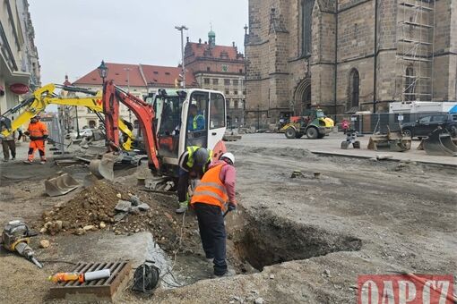bagry na náměstí Republiky a kašny_0426_Milan Svoboda QAP (7) bagry na náměstí Republiky a kašny_0426_Milan Svoboda QAP (7)