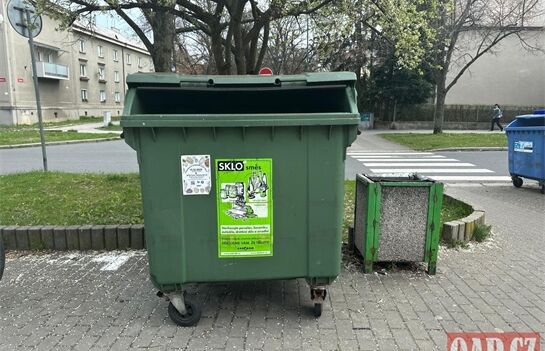 Kontejner na sklo_0426_QAP Kontejner na sklo_0426_QAP