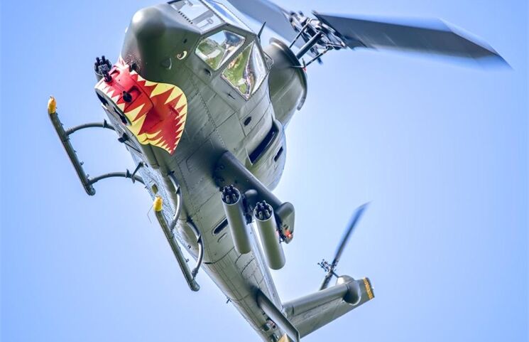 Bell AH-1 Cobra_Den ve vzduchu 2026