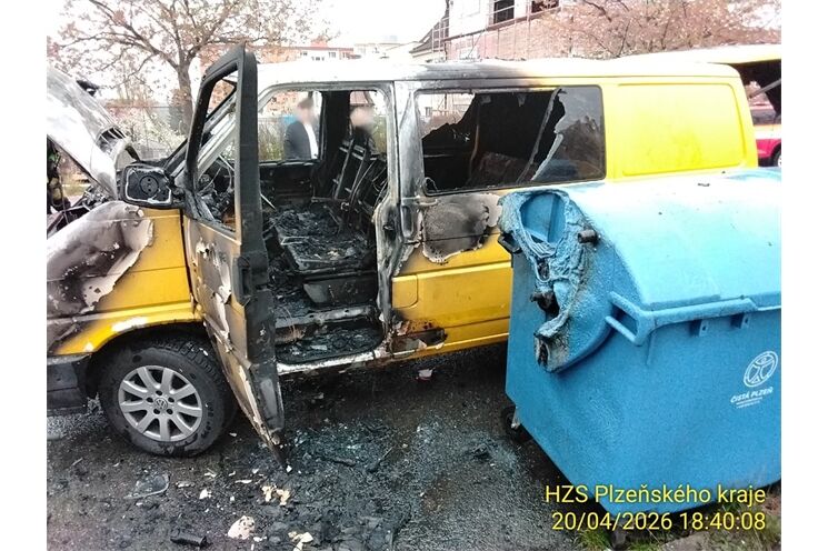 požár dodávky Plzeň_0426_HZSPK (1)
