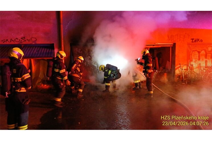 požár garáž Plzeň_0426_HZSPK (3)