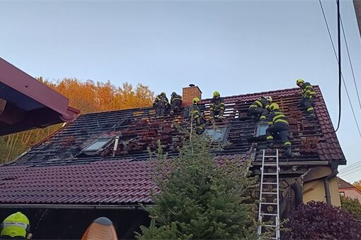 požár dům Starý Plzenec_0426_HZSPK (1)