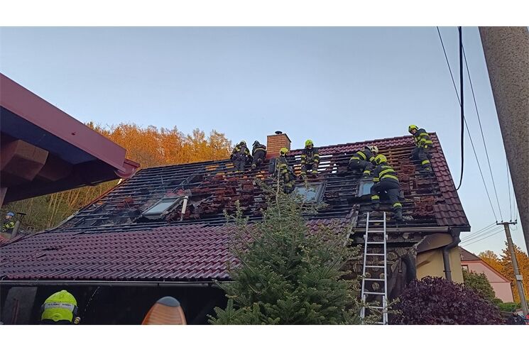 požár dům Starý Plzenec_0426_HZSPK (1)