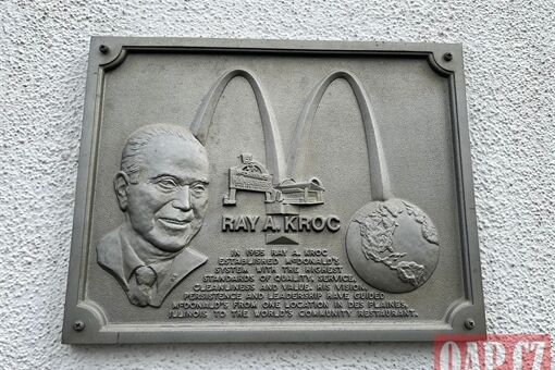 ray kroc pamětní deska_0526_QAP (1)