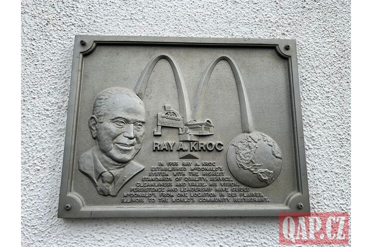 ray kroc pamětní deska_0526_QAP (1)