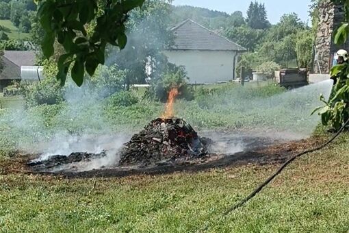 Nenahlášený požár Skelní Huť_0526_FB hasiči Nýrsko (1) Nenahlášený požár Skelní Huť_0526_FB hasiči Nýrsko (1)