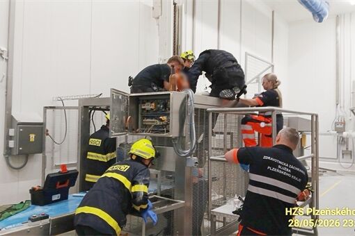Osoba zůstala zaklíněná v násypce_0526_HZSPK (1)