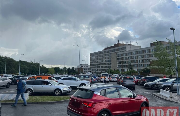 komplikované parkování FN Plzeň_0626_QAP (7)