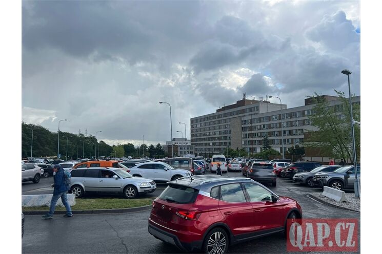 komplikované parkování FN Plzeň_0626_QAP (7)