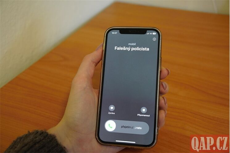 Falešný policista_ilustrační QAP