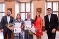 Primátor Roman Zarzycký, oceněné pedagožky Michaela Krumlová a Kateřina Skočilová, náměstk