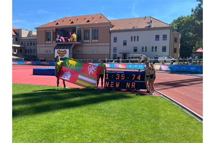 Štafeta 4x200m mix s národním rekordem