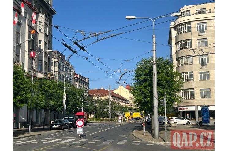 uzavření kruhového objezdu Americká_0726_QAP (1)