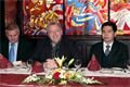 Náměstek J. Bauer, hejtman M. Chovanec a zástupce velvyslanectví Vietnamské socialistické republiky v Praze.