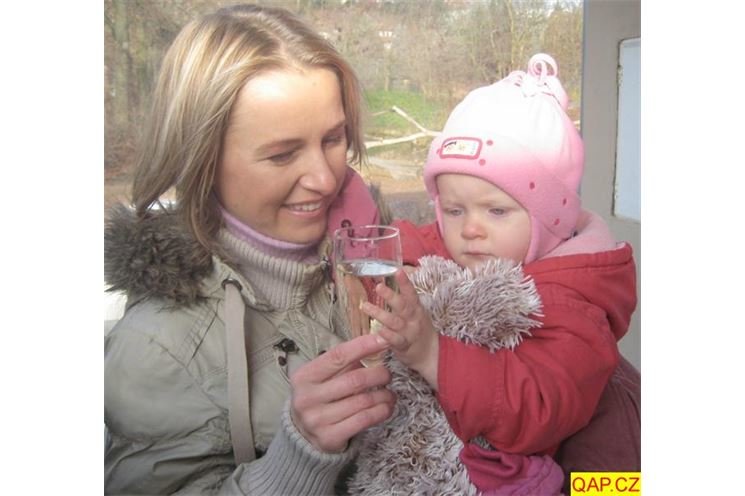 Plzeňská ZOO přivítala letošního 450titisícího návštěvníka, 20timěsíční Veroniku Bártovou z Plzně s maminkou Lucií.