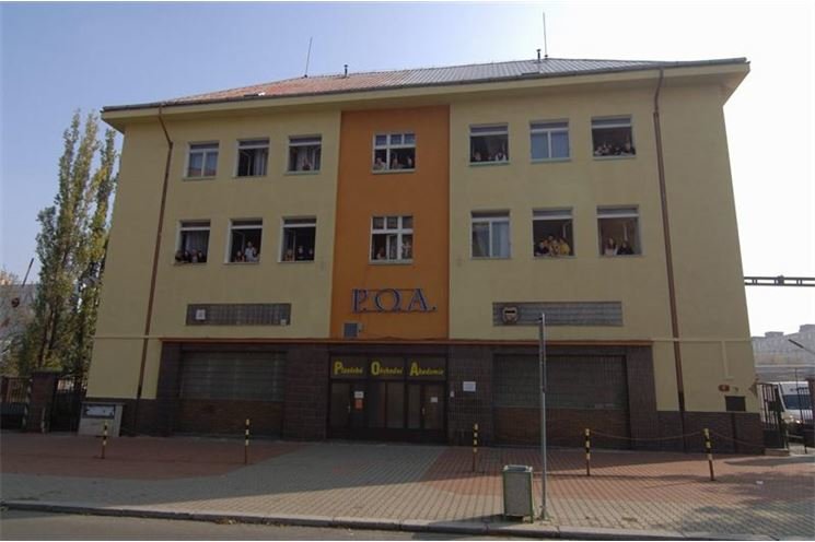 Plzeňská obchodní akademie jejich foto Plzeňská obchodní akademie jejich foto