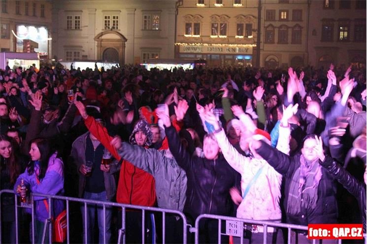 Silvestr Plzeň náměstí 2011 (35) Silvestr Plzeň náměstí 2011 (35)
