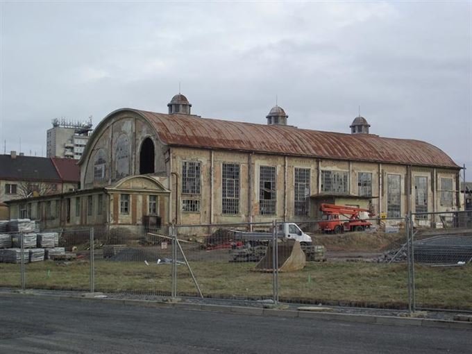 Historická budova před zahájením rekonstrukce v lednu 2012.