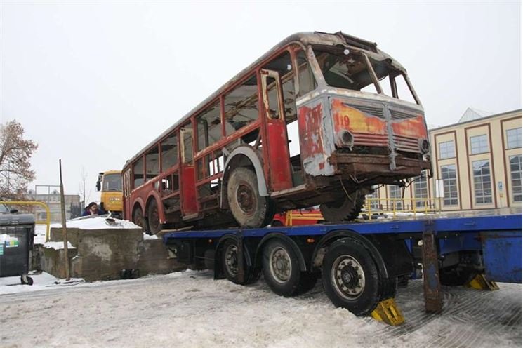 Trolejbus 3Tr3 při odvozu Trolejbus 3Tr3 při odvozu