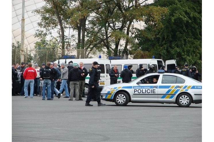 před fotbalem, foto Policie ČR před fotbalem, foto Policie ČR