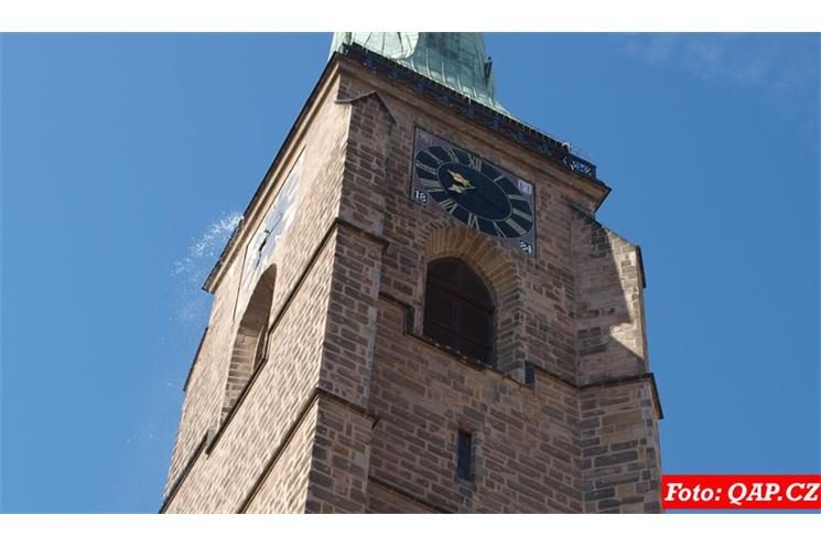 Ze střechy kostela tekla voda! (4)