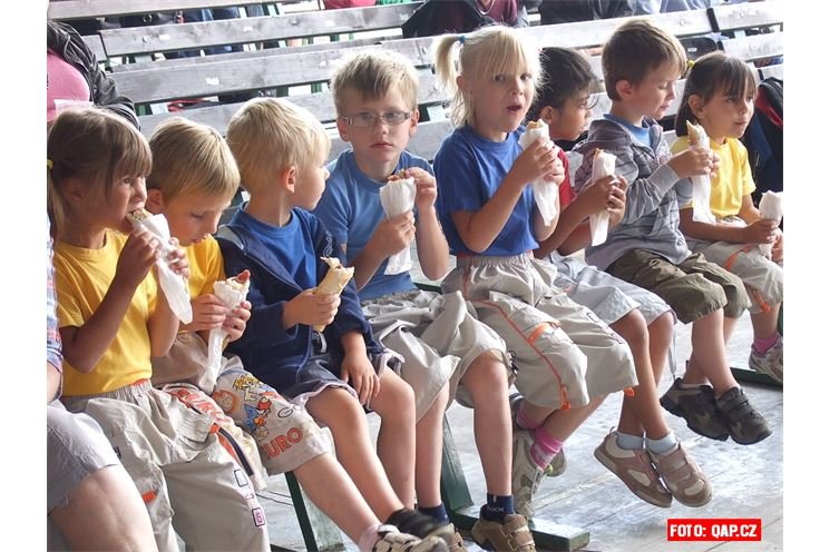 SETKÁNÍ DĚTSKÝCH SVĚTŮ V OBLACÍCH (9)