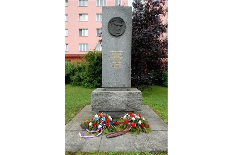 pomník generála Píky Slovany pomník generála Píky Slovany