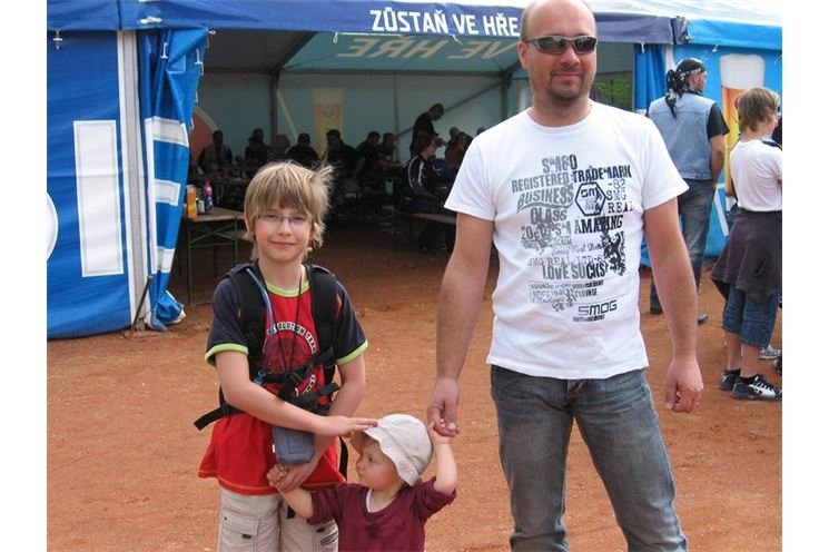 Anetka s Matějem a tatínkem