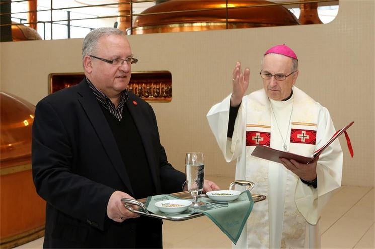 Žehnání velikonoční várky piva 