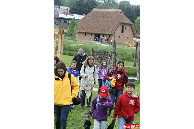 Historický park Bärnau - Tachov : do parku míří řada škol, děti se tu učí historii přímo v terénu Historický park Bärnau - Tachov : do parku míří řada škol, děti se tu učí historii přímo v terénu