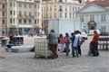 Stavba pódia budí na náměstí Republiky pozornost 