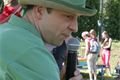 Jakub Zindulka alias vodník z Princezny ze mlejna moderuje jednu z disciplín - přetahovanou 