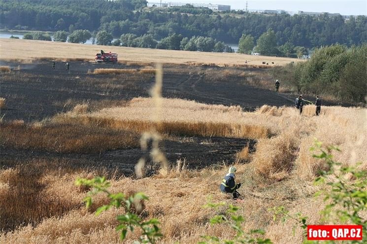 požár pole litice (8)