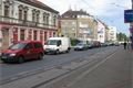 malá kolona kvůli červené na semaforu