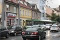 Hromadná nehoda na křižovatce U Trati Doudlevecká způsobila kolaps.