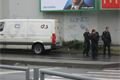 Dodávka, která převážela desítky milionů. Hlídali ji ozbrojení policisté.