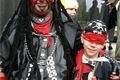 Historický víkend 2010 - návštěvníci se převlékají do masek 