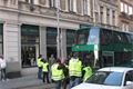 Na fanoušky Slavie před Pubem čekali členové Antikonfliktního týmu i těžkooděnci.